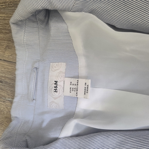 H&M Blazer - Picture 2 of 5